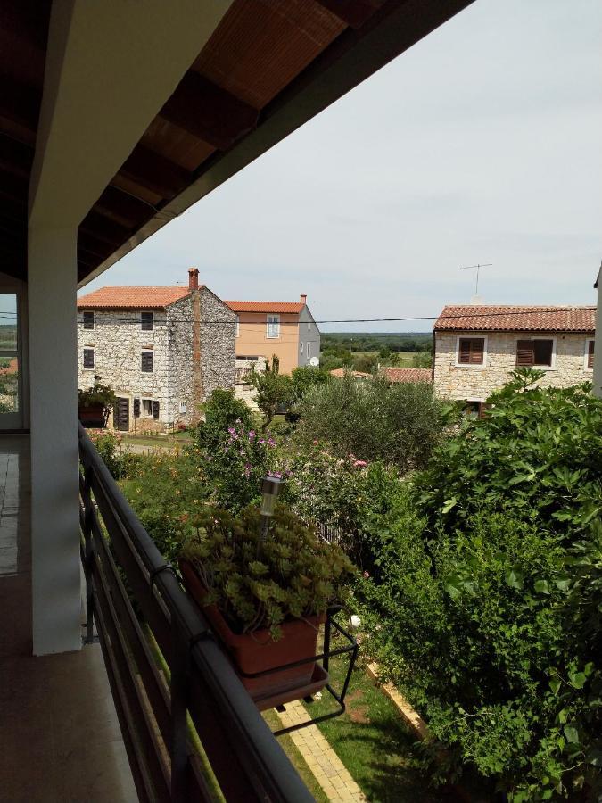 Happy Home Petrovija Exterior foto